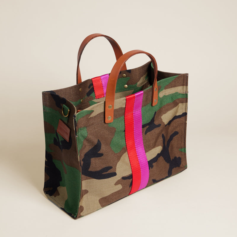 バッグ MARNI Camo Print Bag Medium Mimi - Nylon Camo with Pink & Red Stripe – Parker Thatch