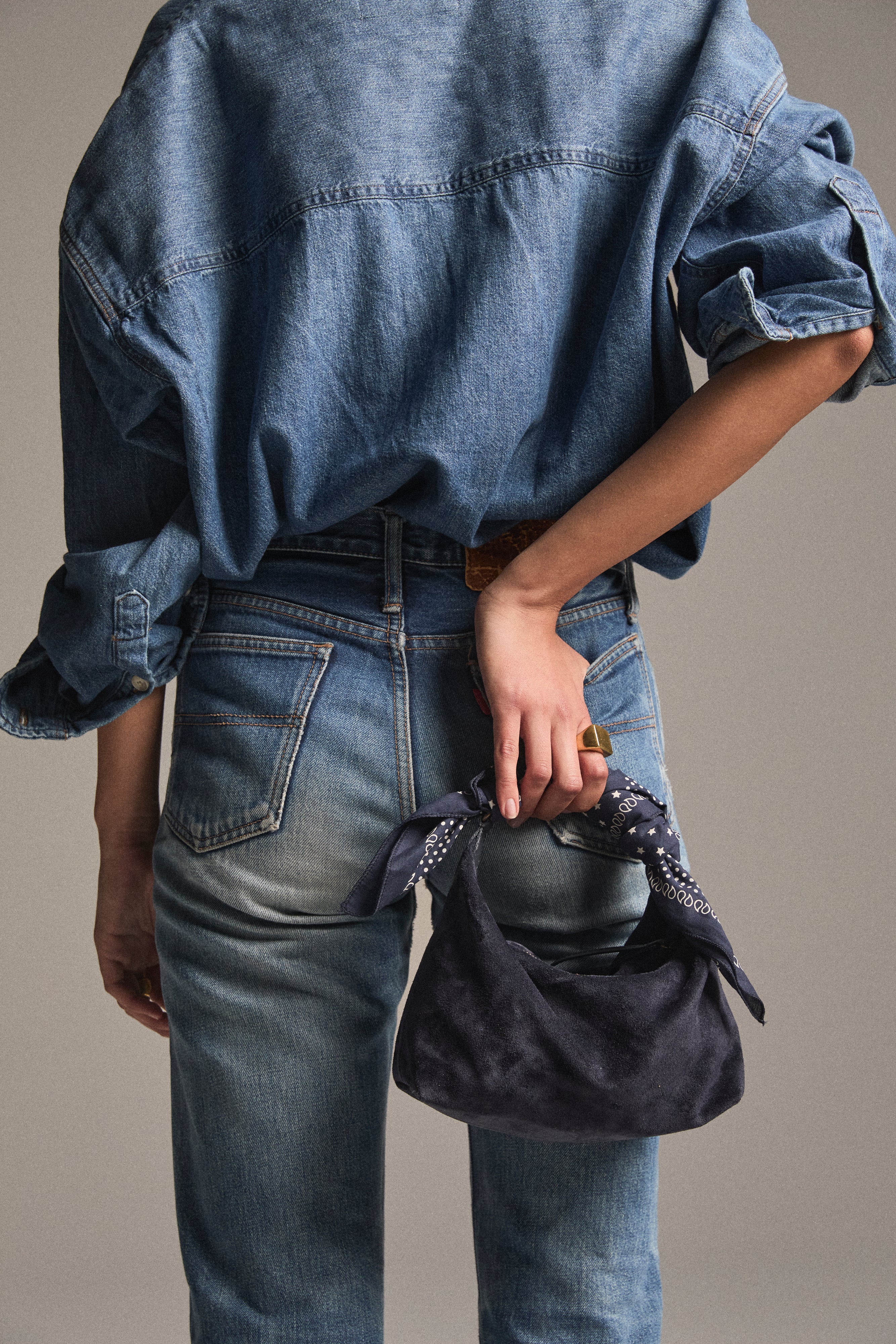 ハーデス Small Maurice Hobo w/ Convertible Handle - Suede Navy – Parker Thatch